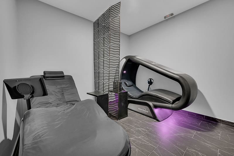 A Hydromassage bed and Pod recovery room at Fitometry Health Club